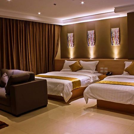 Dela Chambre Hotel Manila Exterior photo