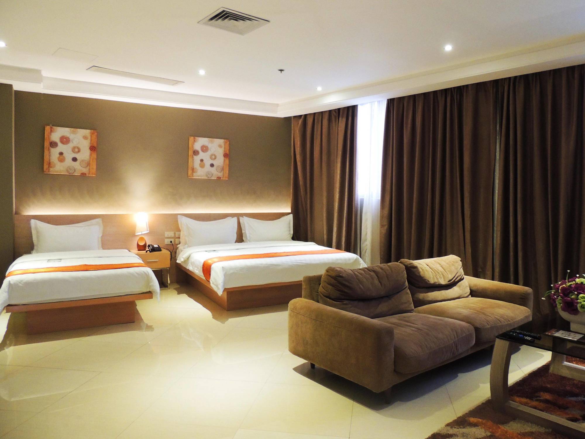 Dela Chambre Hotel Manila Exterior photo