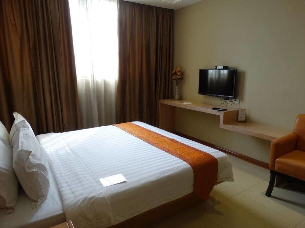 Dela Chambre Hotel Manila Exterior photo